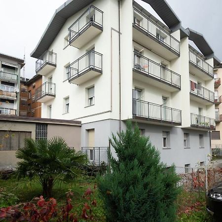 Casa Vacanze Valeria Sondrio Bagian luar foto