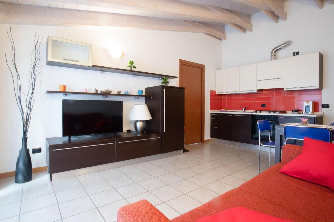 Casa Vacanze Valeria Sondrio Bagian luar foto
